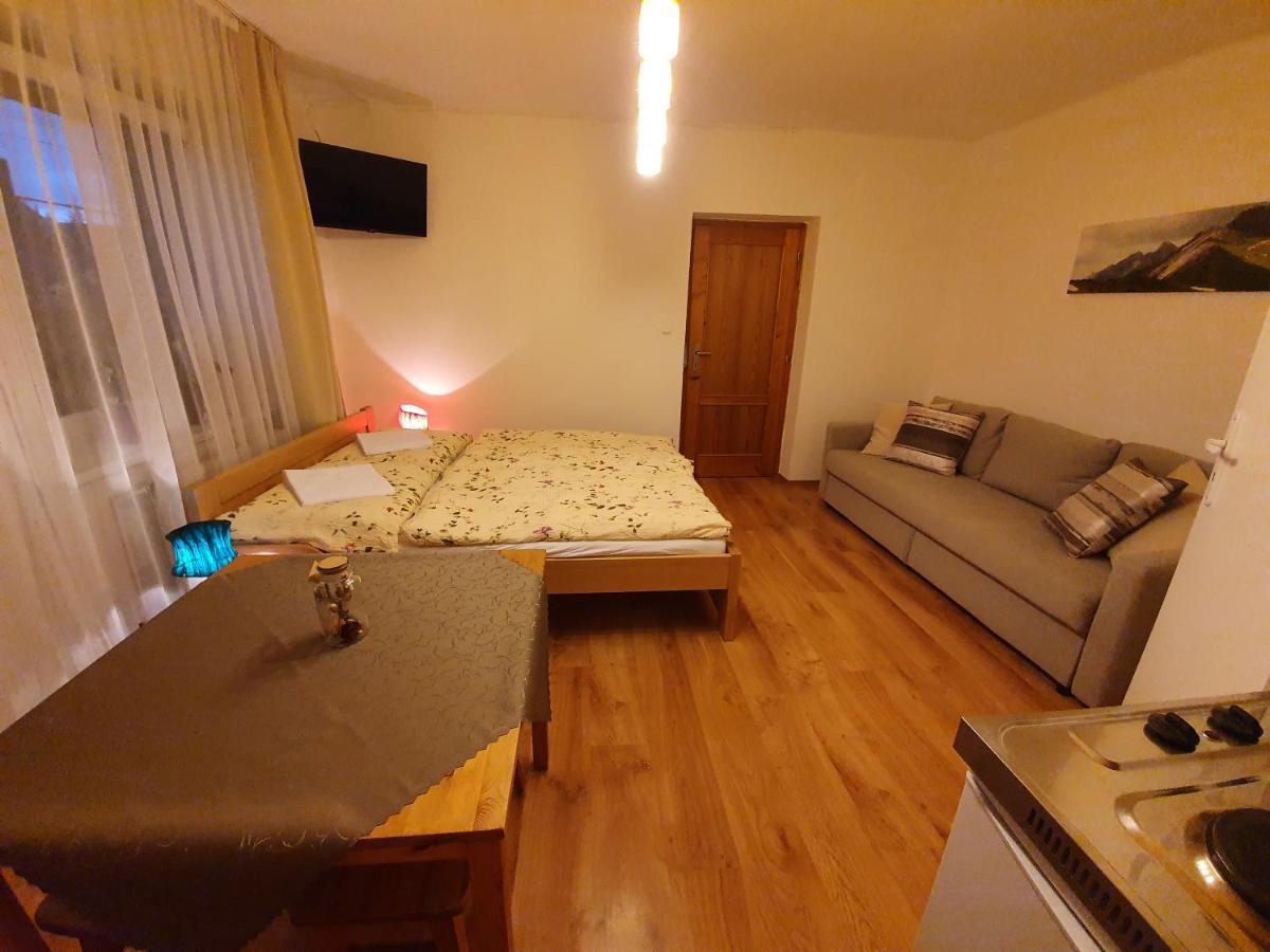 Ferienwohnung Zlty Dom Vrbov Exterior foto