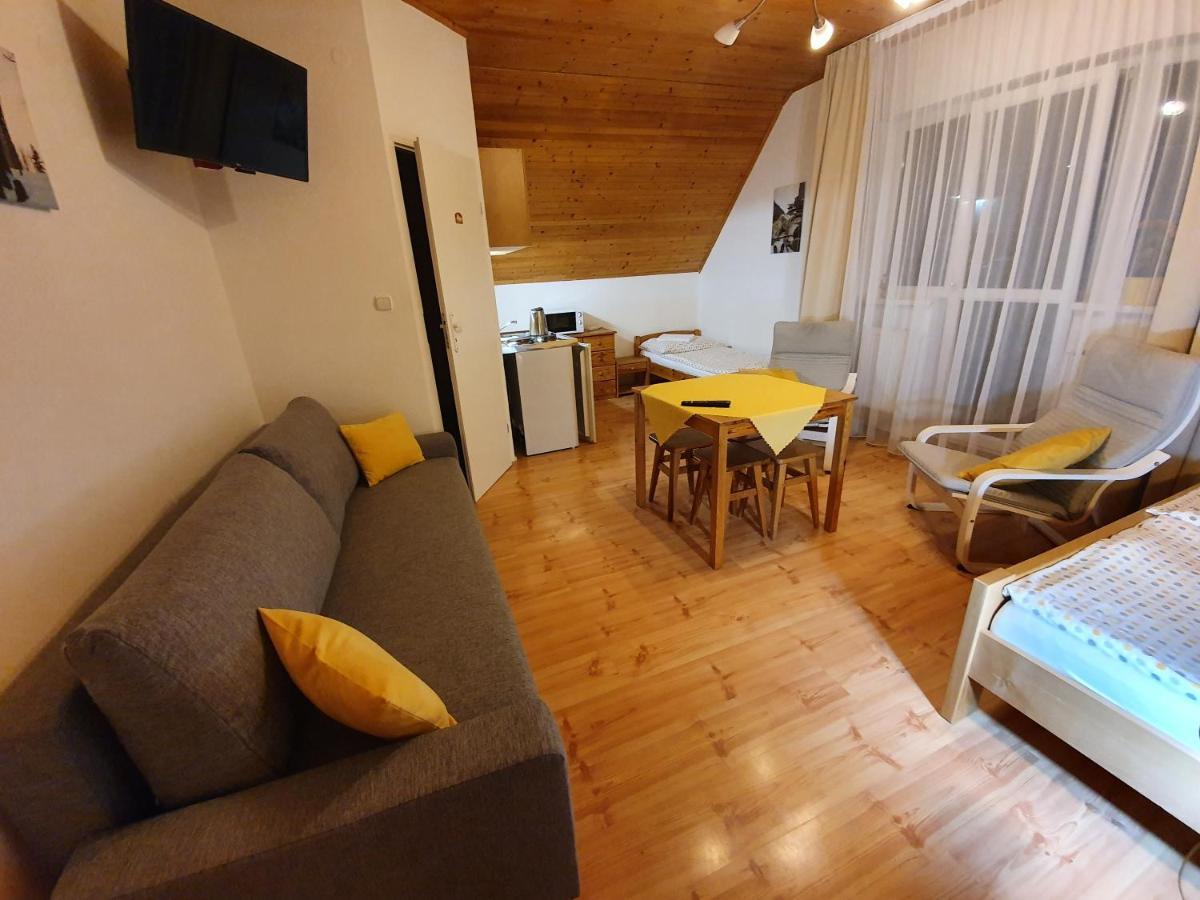 Ferienwohnung Zlty Dom Vrbov Exterior foto