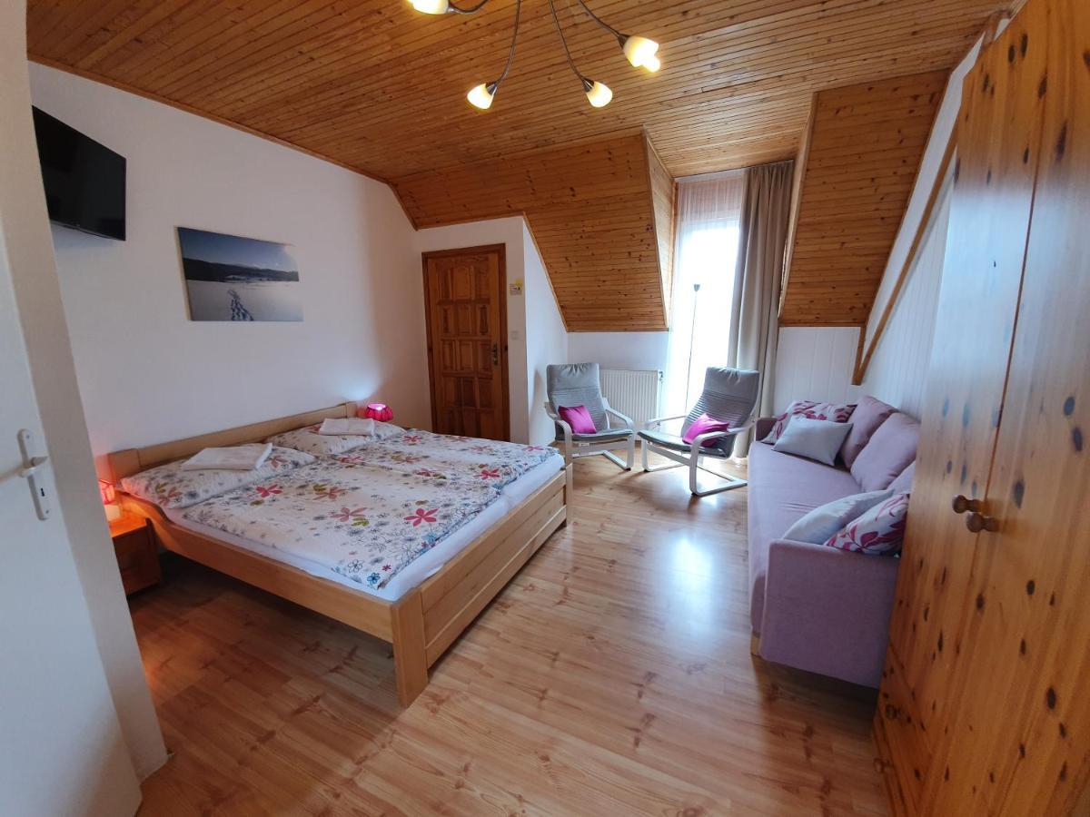 Ferienwohnung Zlty Dom Vrbov Exterior foto