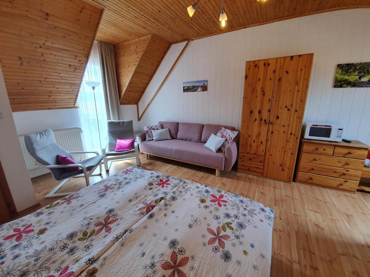 Ferienwohnung Zlty Dom Vrbov Exterior foto