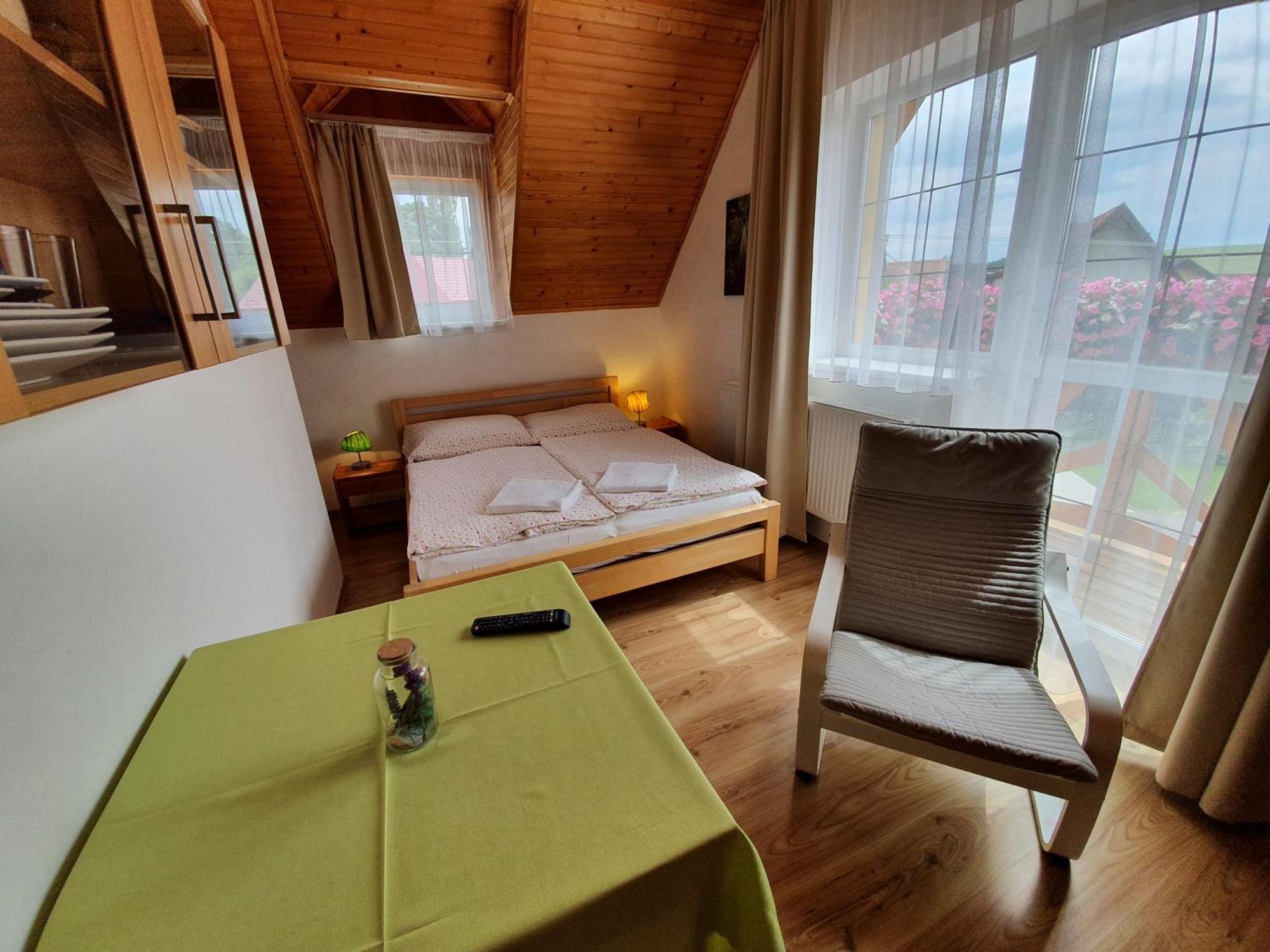 Ferienwohnung Zlty Dom Vrbov Exterior foto