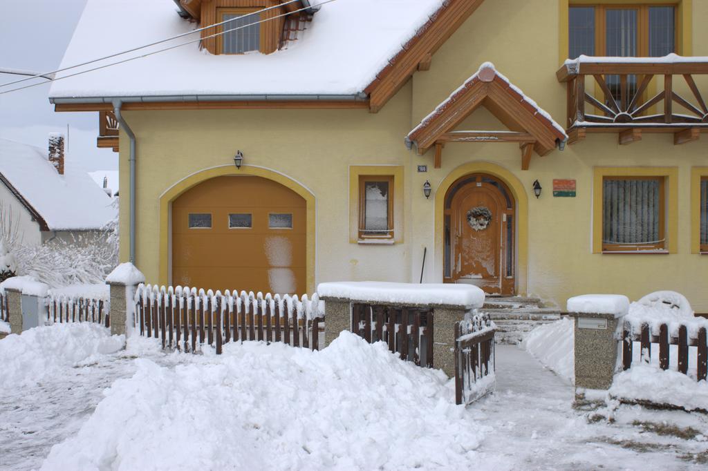 Ferienwohnung Zlty Dom Vrbov Exterior foto