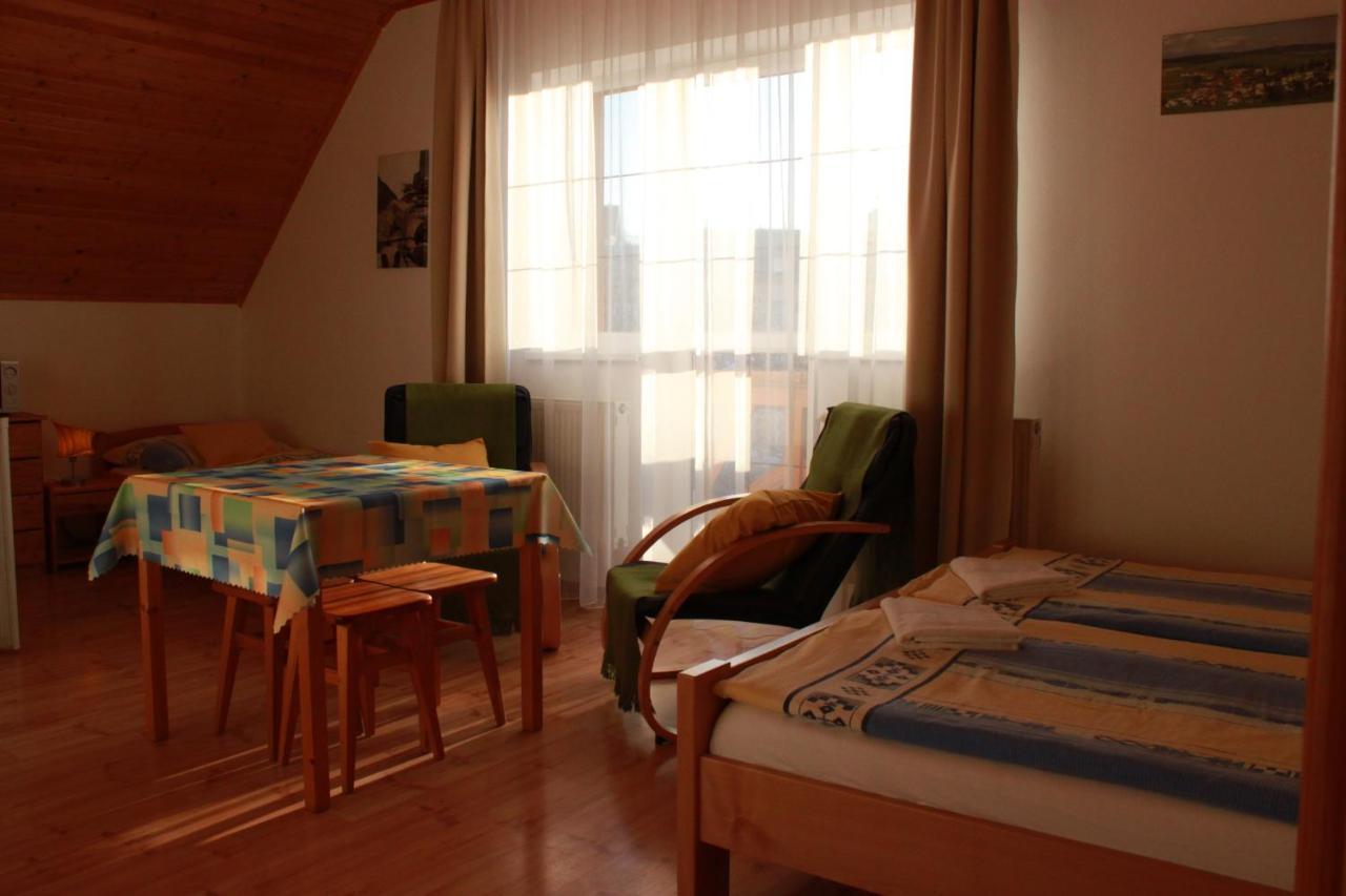 Ferienwohnung Zlty Dom Vrbov Exterior foto