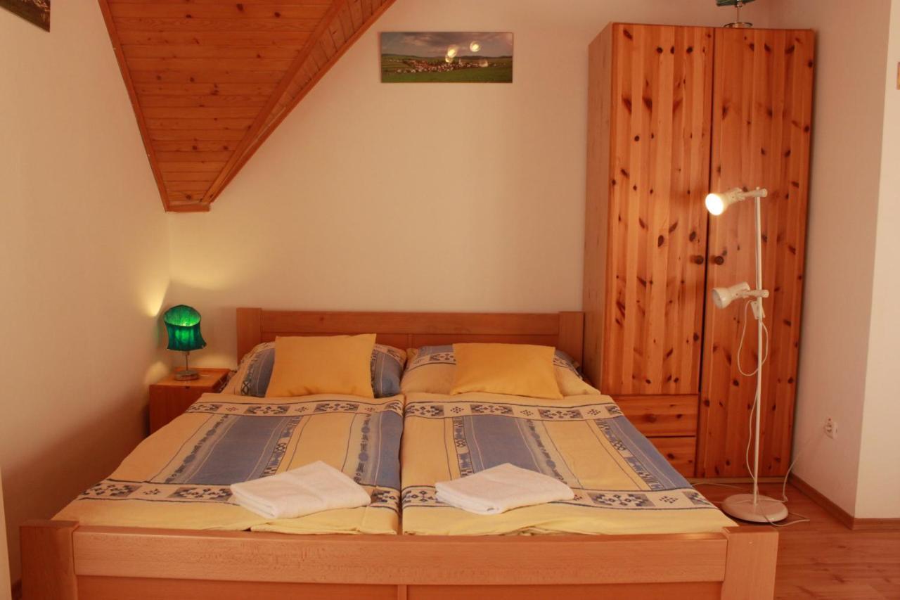 Ferienwohnung Zlty Dom Vrbov Exterior foto