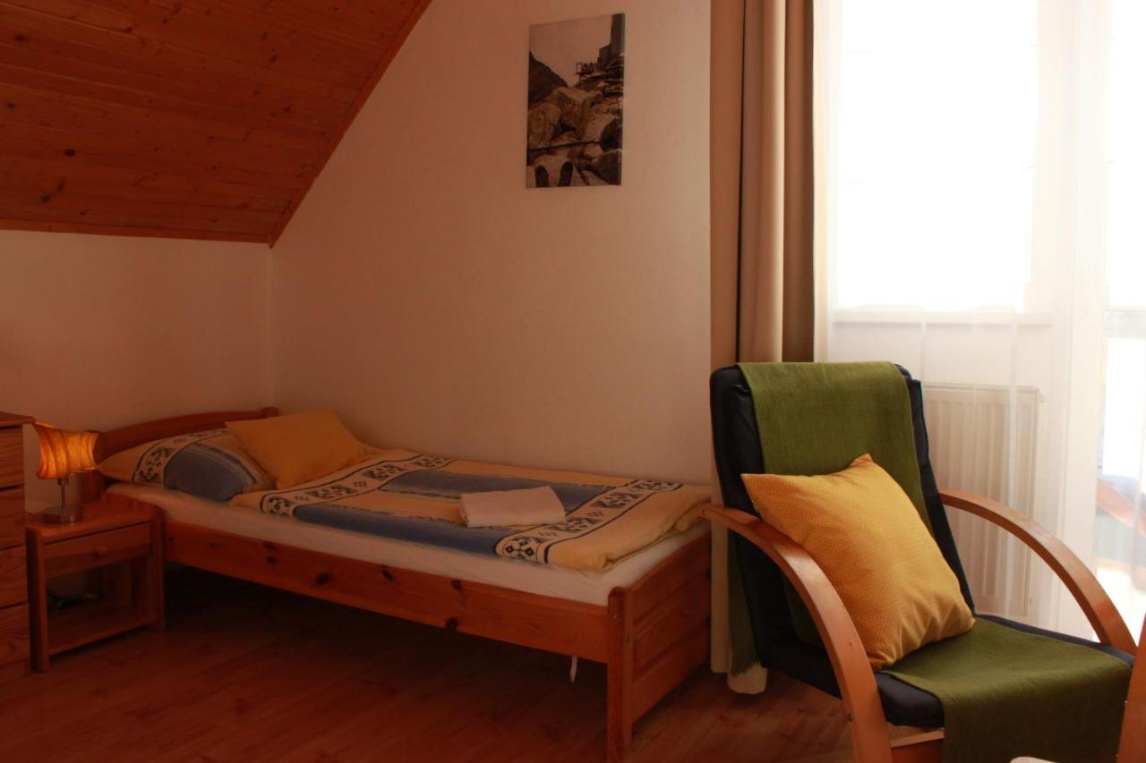 Ferienwohnung Zlty Dom Vrbov Exterior foto