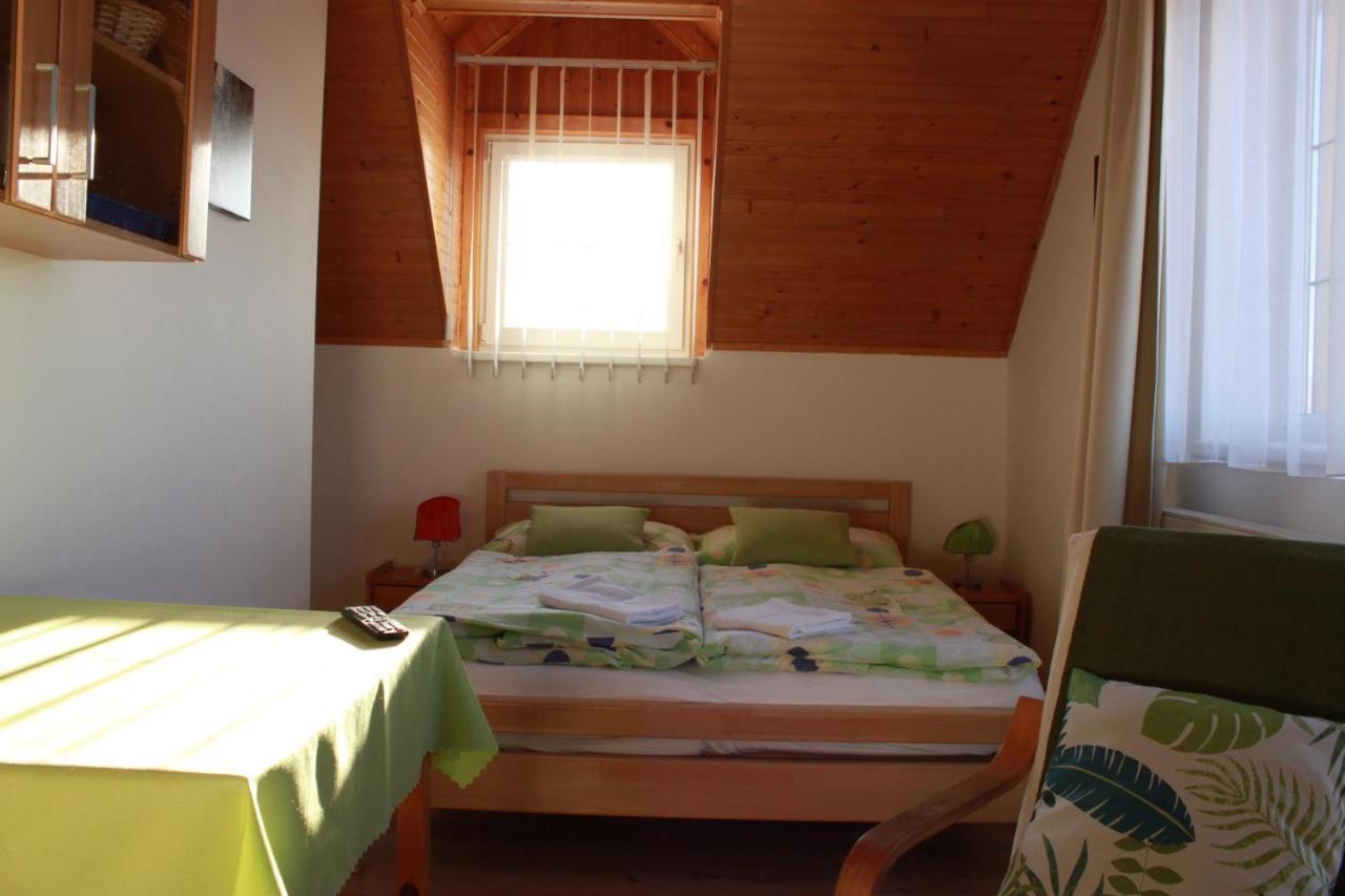 Ferienwohnung Zlty Dom Vrbov Exterior foto